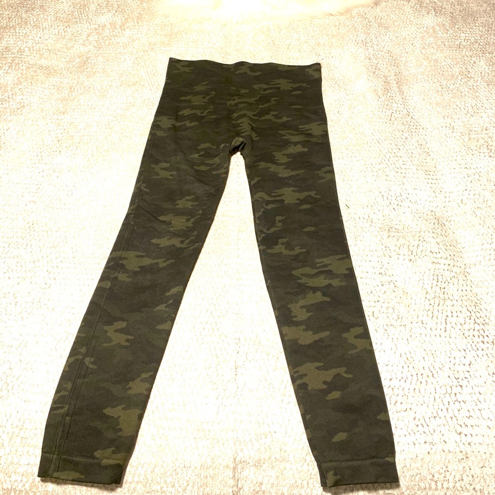SPANX Look at Me Now Camouflage Seamless Leggings
